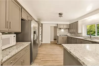 15701 Royal Ridge, Sherman Oaks, CA 91403 - Photo 11