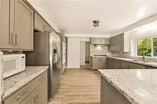 15701 Royal Ridge, Sherman Oaks, CA 91403 - Photo 11