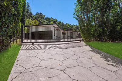 3267 Laurel Canyon Boulevard, Studio City, CA 91604 - Photo 3
