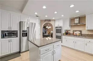 28948 Shadow Valley Ln, Saugus, CA 91390 - Photo 7