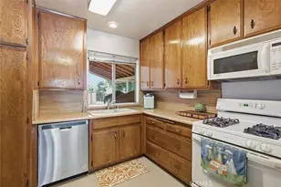 24983 Chestnut St, Newhall, CA 91321 - Photo 9