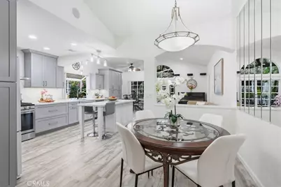 23515 Meriden, Valencia, CA 91354 - Photo 5