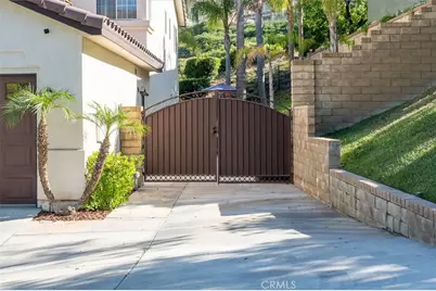 29053 Raintree Lane, Saugus, CA 91390 - Photo 3