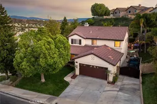 29053 Raintree, Saugus, CA 91390 - Photo 3