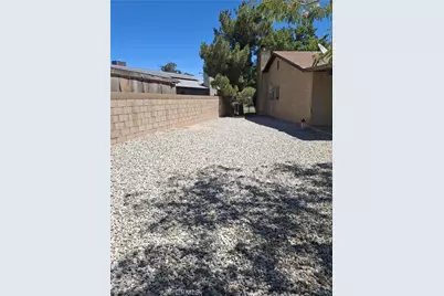 1012 Chagal, Lancaster, CA 93535 - Photo 23