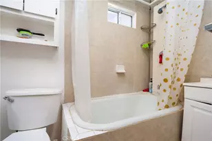 905 Q St, Bakersfield, CA 93304 - Photo 9