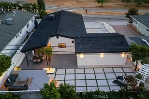 21407 Mulholland Dr, Woodland Hills, CA 91364 - Photo 49