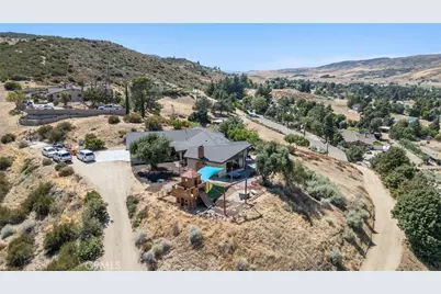 8734 Vientos, Leona Valley, CA 93551 - Photo 7