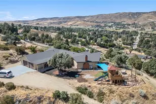 8734 Vientos, Leona Valley, CA 93551 - Photo 33