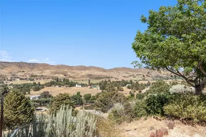 8734 Vientos, Leona Valley, CA 93551 - Photo 5