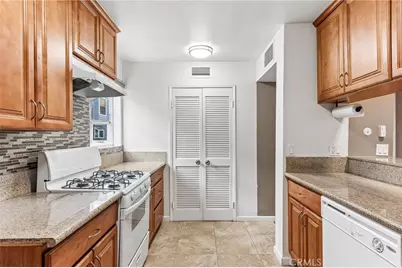 15113 Saticoy Street #25, Van Nuys, CA 91405 - Photo 9