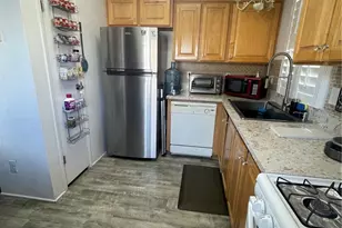 7560 Woodman Pl, Van Nuys, CA 91405 - Photo 9