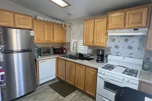 7560 Woodman Pl, Van Nuys, CA 91405 - Photo 11