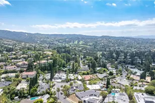 17977 Medley Dr, Encino, CA 91316 - Photo 49