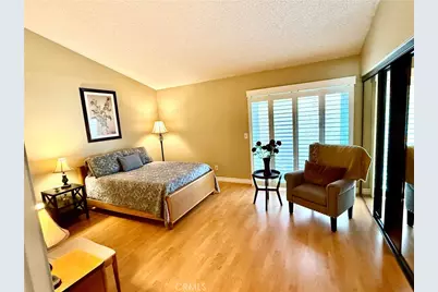 19946 Ave Of The Oaks, Newhall, CA 91321 - Photo 37