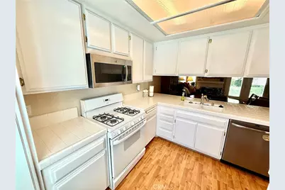 19946 Ave Of The Oaks, Newhall, CA 91321 - Photo 9