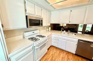 19946 Ave Of The Oaks, Newhall, CA 91321 - Photo 9