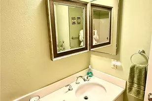 19946 Ave Of The Oaks, Newhall, CA 91321 - Photo 33