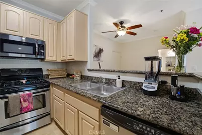 300 N El Molino #215, Pasadena, CA 91101 - Photo 13