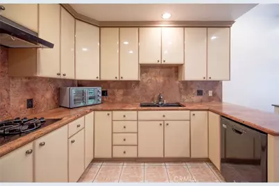 24420 Victory, West Hills, CA 91367 - Photo 9