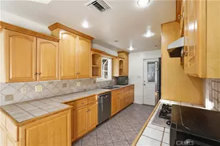 5345 Don Pio Dr, Woodland Hills, CA 91364 - Photo 23