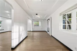 5345 Don Pio Dr, Woodland Hills, CA 91364 - Photo 11