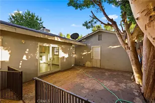 5345 Don Pio Dr, Woodland Hills, CA 91364 - Photo 27