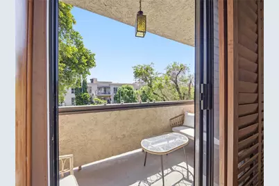 1315 Roxbury Dr #204, Los Angeles, CA 90035 - Photo 11