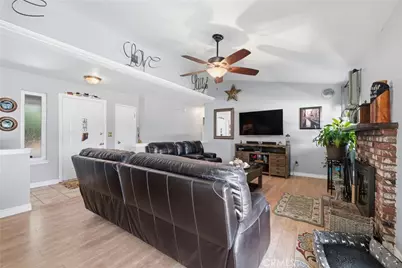 17164 Schollview, Lake Los Angeles, CA 93591 - Photo 9