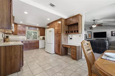 17164 Schollview, Lake Los Angeles, CA 93591 - Photo 5