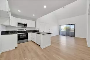 25027 Peachland Ave, Newhall, CA 91321 - Photo 7