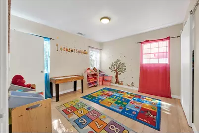 249 Zerr Court, Glendale, CA 91206 - Photo 13