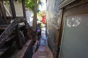 8869 Lookout Mountain Ave, Los Angeles, CA 90046 - Photo 19