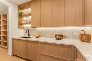 10433 Valley Spring Ln, Toluca Lake, CA 91602 - Photo 13