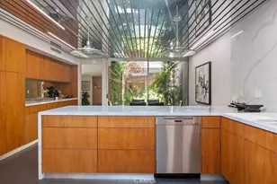 5000 Queen Victoria Rd, Woodland Hills, CA 91364 - Photo 15