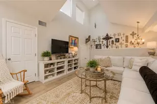 23134 Collins St, Woodland Hills, CA 91367 - Photo 15