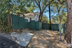4240 Ensenada Dr, Woodland Hills, CA 91364 - Photo 31