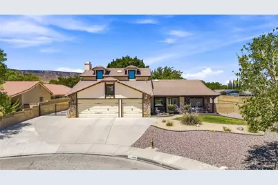 42301 Woodstone, Lancaster, CA 93536 - Photo 1