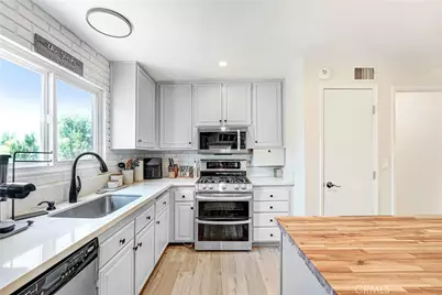 28038 Lakehurst, Canyon Country, CA 91351 - Photo 7