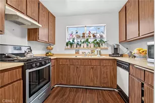 9414 Moonbeam Ave, Panorama City, CA 91402 - Photo 11