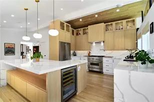 22253 Flanco Rd, Woodland Hills, CA 91364 - Photo 13