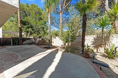 4144 Lost Springs Drive, Calabasas, CA 91301 - Photo 39
