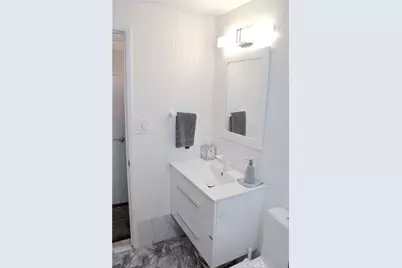 13827 Calvert Street, Los Angeles, CA 91401 - Photo 19