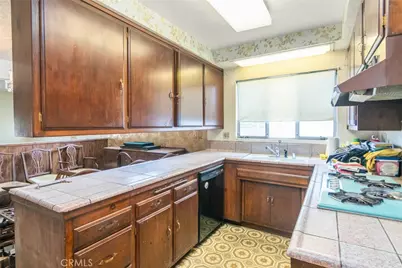 16009 Dearborn, Los Angeles, CA 91343 - Photo 9