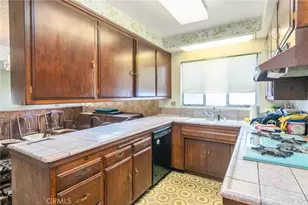 16009 Dearborn, Los Angeles, CA 91343 - Photo 9