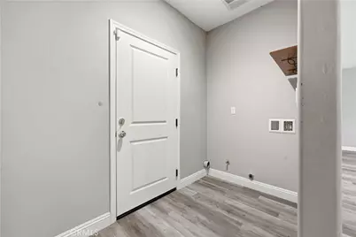 20844 Lakeview Drive, California City, CA 93505 - Photo 13