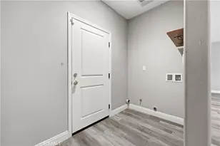 20844 Lakeview Dr, California City, CA 93505 - Photo 13