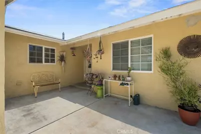 27403 Arriola, Saugus, CA 91350 - Photo 5