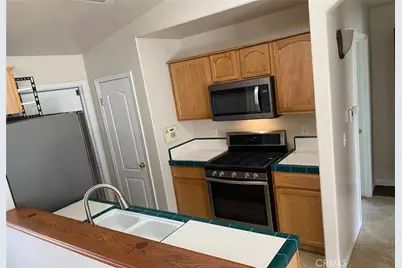 305 Tanner Michael, Bakersfield, CA 93308 - Photo 3