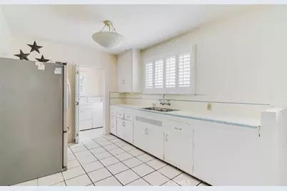 1926 Thoreau Street, Los Angeles, CA 90047 - Photo 17